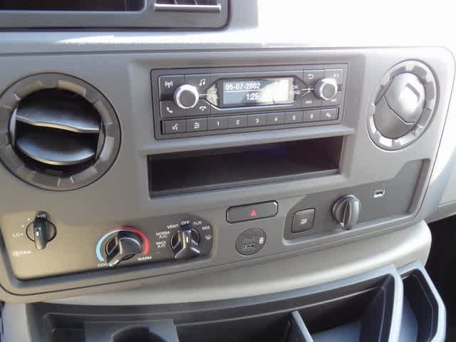 2024 Ford E-Series Cutaway E-450 DRW