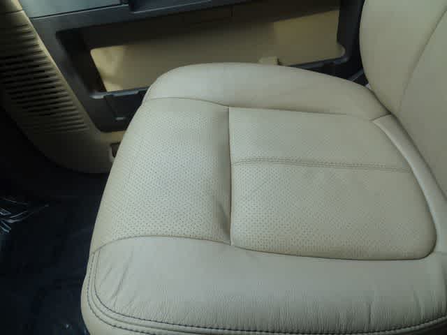 2014 Ford Super Duty F-350 DRW Pickup Lariat Super Duty