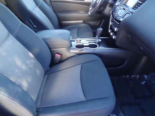 2017 Nissan Pathfinder SV