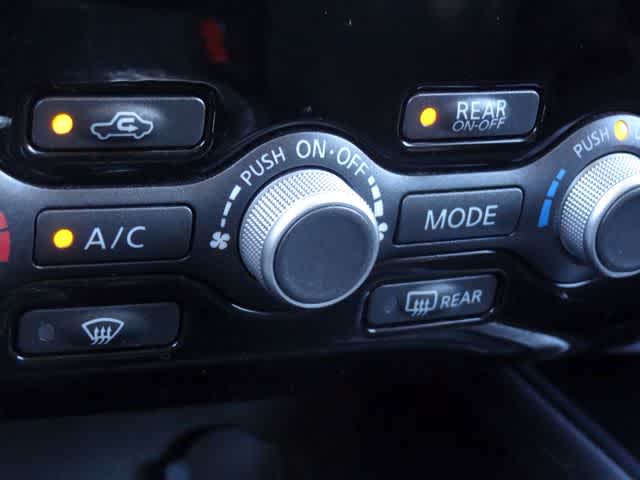 2017 Nissan Pathfinder SV