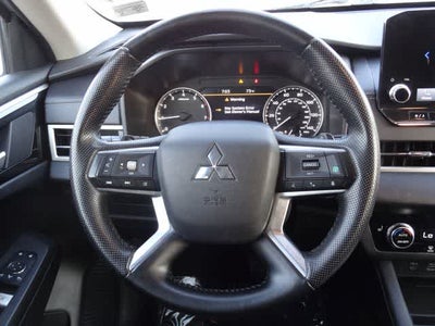 2024 Mitsubishi Outlander SE