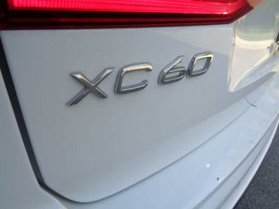 2022 Volvo XC60 B5 R-Design