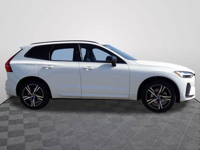 2022 Volvo XC60 B5 R-Design