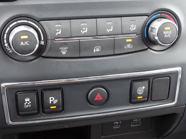 2023 Nissan Titan SV