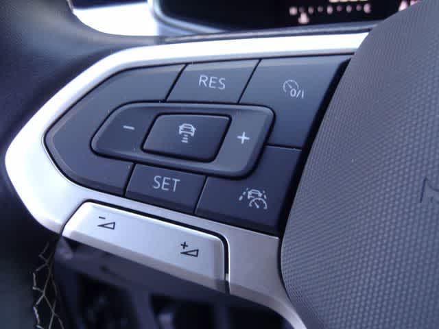 2025 Volkswagen Taos SE