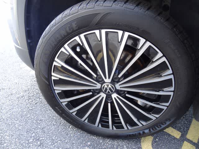 2025 Volkswagen Taos SE