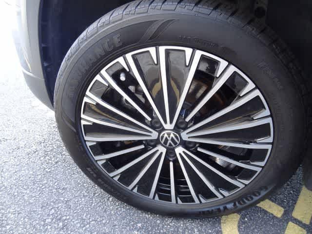 2025 Volkswagen Taos SE