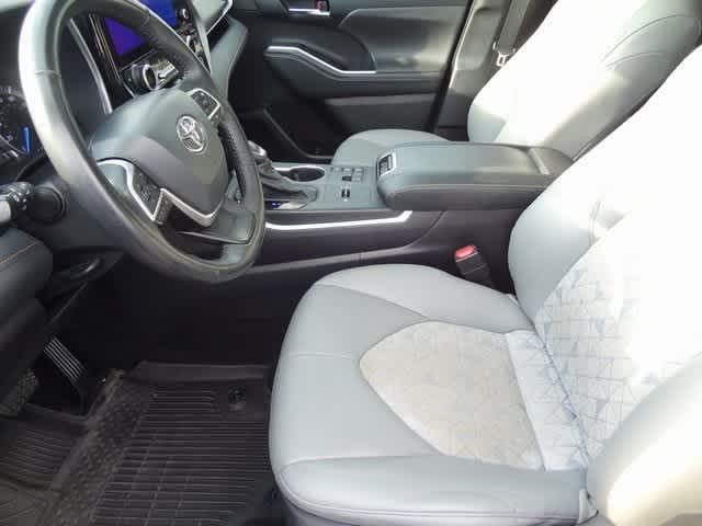 2023 Toyota Highlander Hybrid Bronze Edition