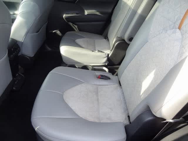 2023 Toyota Highlander Hybrid Bronze Edition