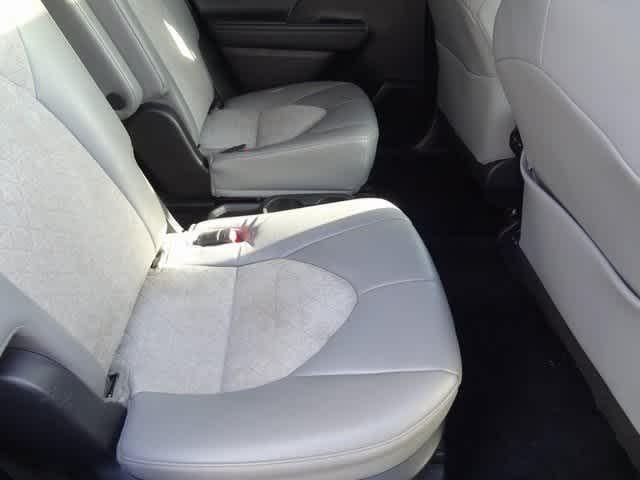 2023 Toyota Highlander Hybrid Bronze Edition