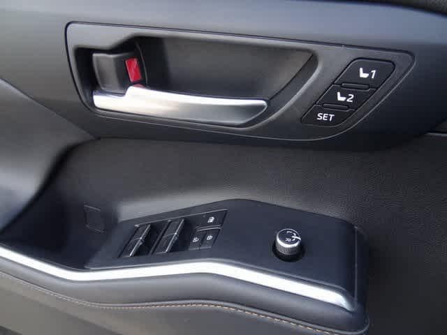 2023 Toyota Highlander Hybrid Bronze Edition