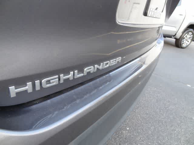 2022 Toyota Highlander LE