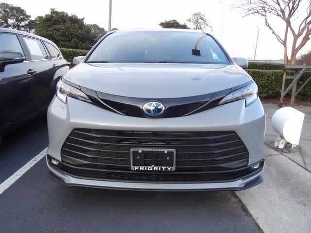 2025 Toyota Sienna Woodland Edition