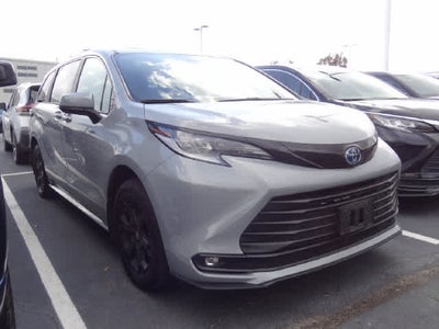 2025 Toyota Sienna Woodland Edition