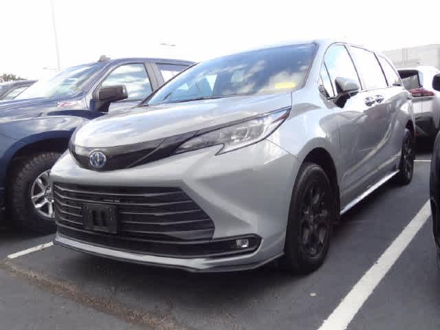 2025 Toyota Sienna Woodland Edition