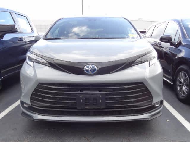 2025 Toyota Sienna Woodland Edition