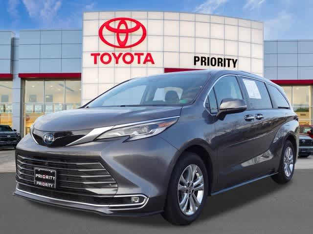 2023 Toyota Sienna Platinum