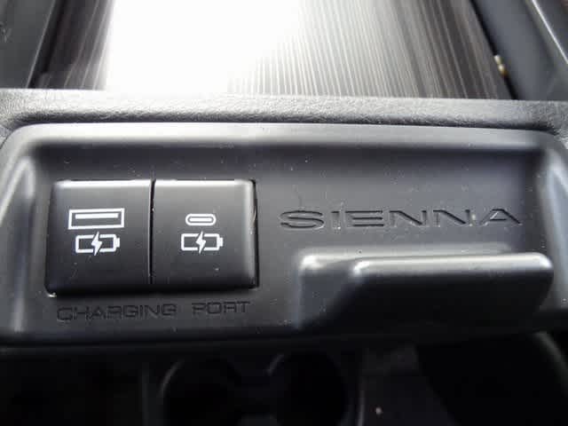 2023 Toyota Sienna Platinum