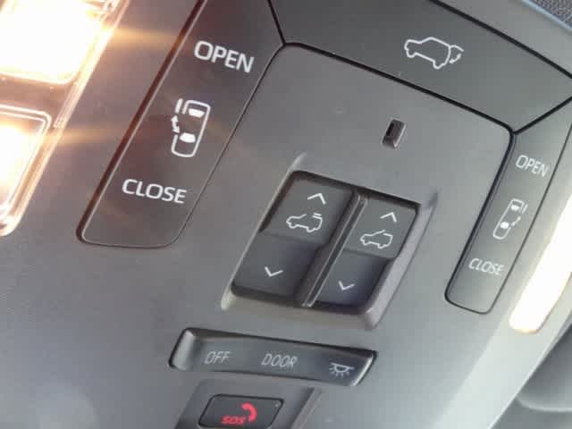 2023 Toyota Sienna Platinum