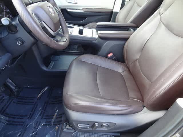 2023 Toyota Sienna Platinum