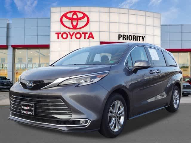 2023 Toyota Sienna Platinum