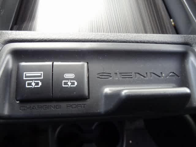 2023 Toyota Sienna Platinum