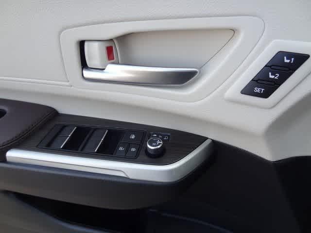 2023 Toyota Sienna Platinum