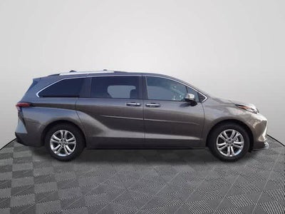 2023 Toyota Sienna Platinum
