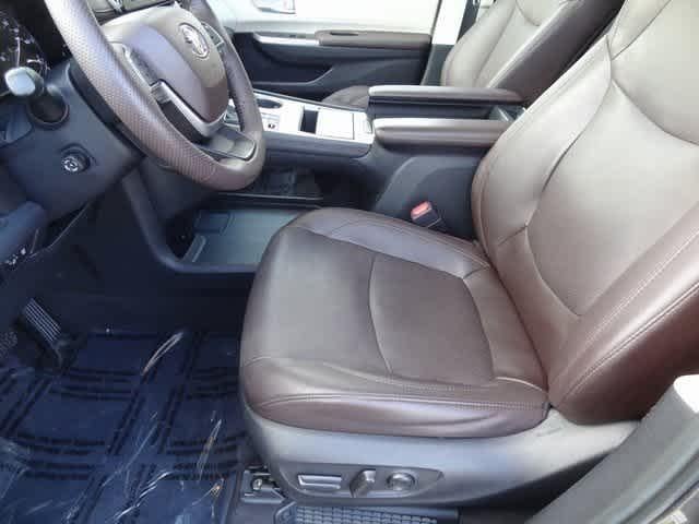 2023 Toyota Sienna Platinum