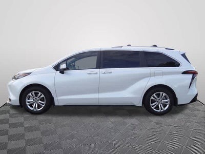2023 Toyota Sienna Platinum