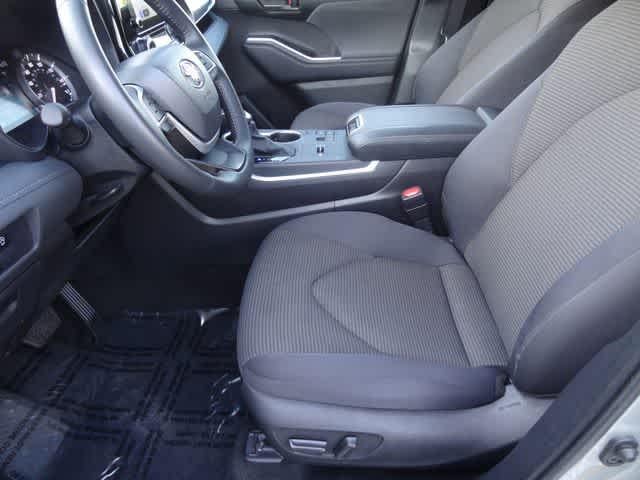 2025 Toyota Highlander LE
