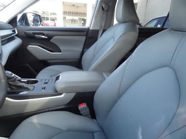2025 Toyota Highlander XLE