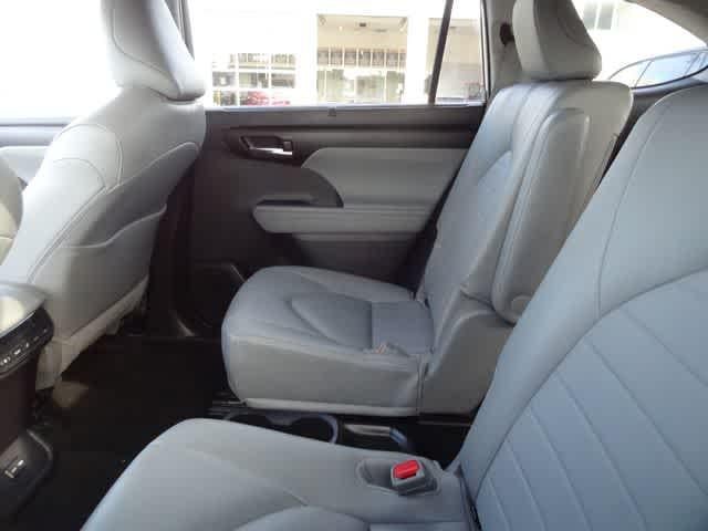 2025 Toyota Highlander XLE