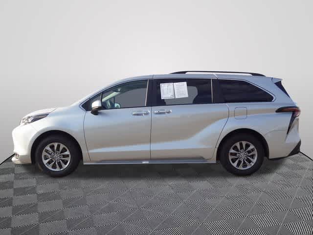 2025 Toyota Sienna XLE