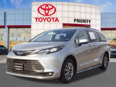 2025 Toyota Sienna XLE