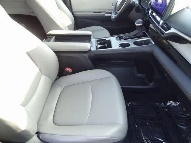 2025 Toyota Sienna XLE