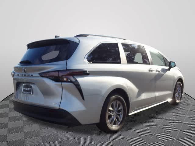 2025 Toyota Sienna XLE