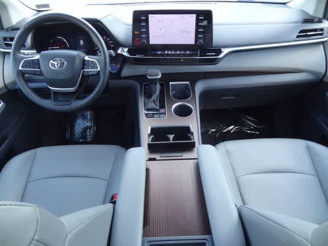 2024 Toyota Sienna XLE