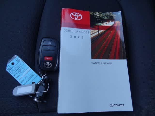 2025 Toyota Corolla Cross LE