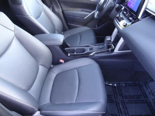 2025 Toyota Corolla Cross XLE