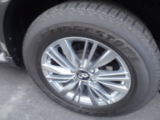 2022 INFINITI QX80 LUXE