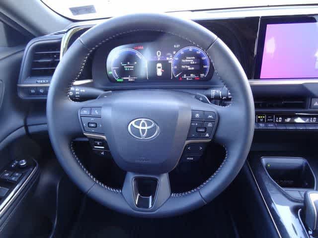 2025 Toyota Crown Signia XLE