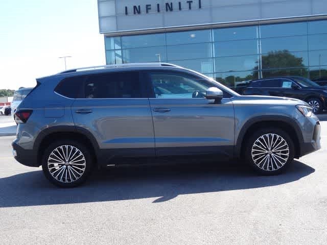 2025 Volkswagen Taos SE