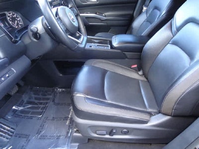 2022 Nissan Pathfinder SL