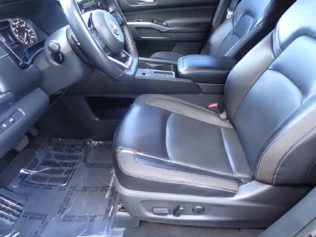 2022 Nissan Pathfinder SL