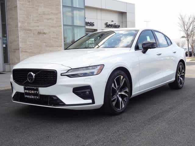 2024 Volvo S60 Plus Dark Theme