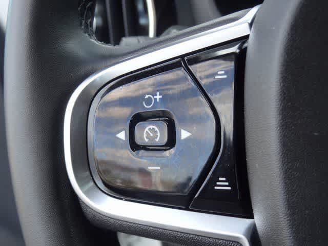 2024 Volvo S60 Plus Dark Theme