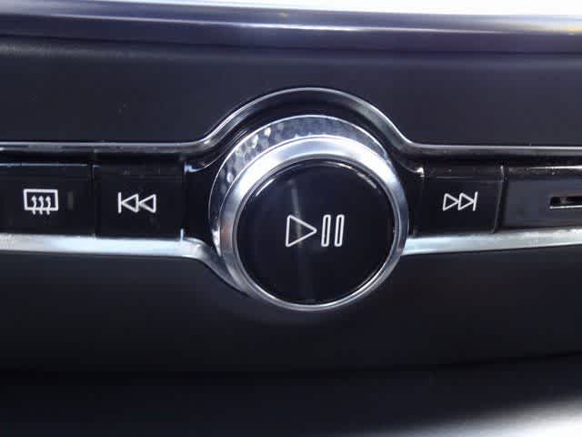 2024 Volvo S60 Plus Dark Theme